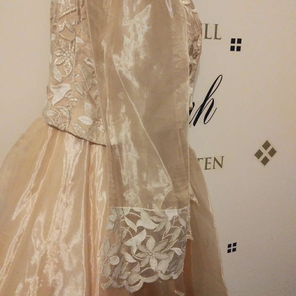 Dress - Picture 3 of 4